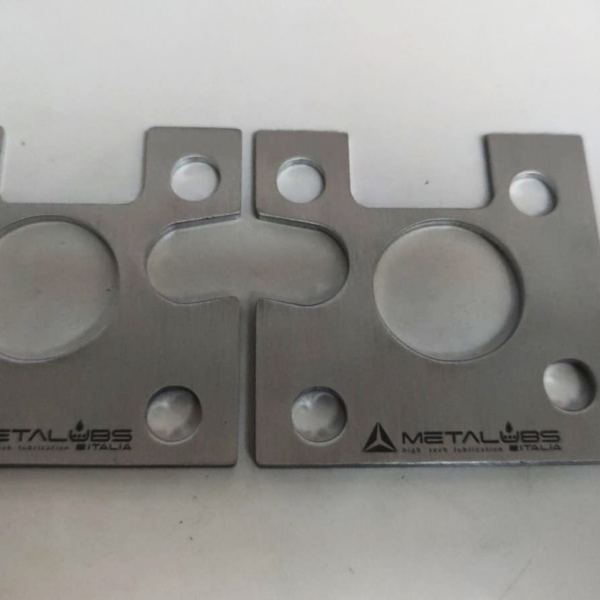 Piastre camber Abarth GPA/MITO/EVO plates 1,5° aluminium alluminio 6082 anodized