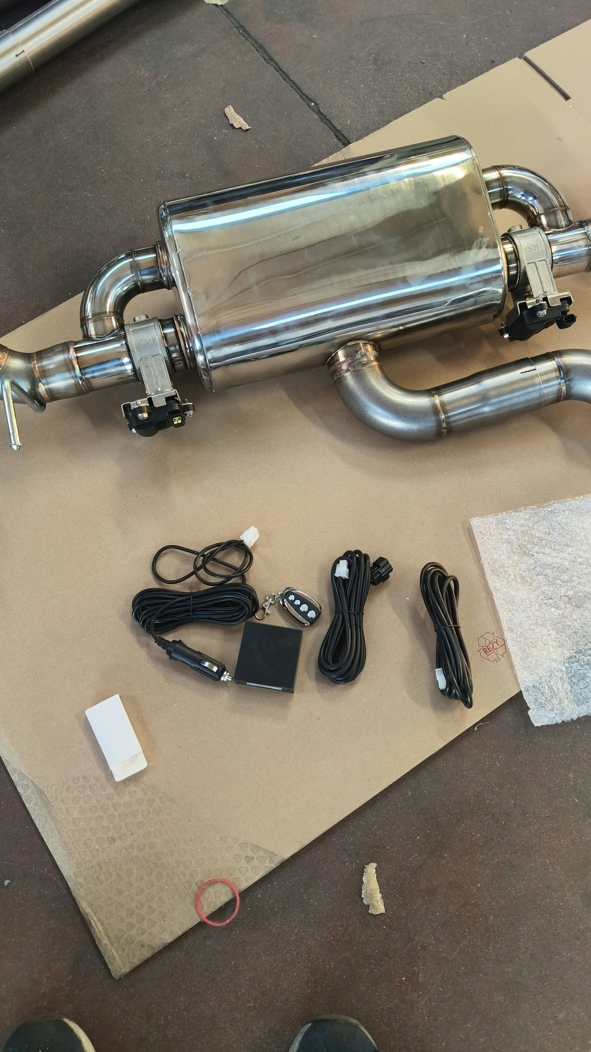 Terminale doppia valvola wireless Elettronica 60/63,5 mm 500 Abarth fin. 114 mm - immagine 3